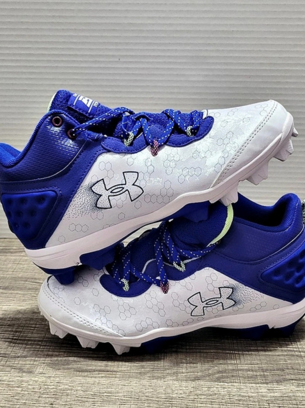 Under Armour Yard Low ST US 5Y Blue & White Athletic Shoes